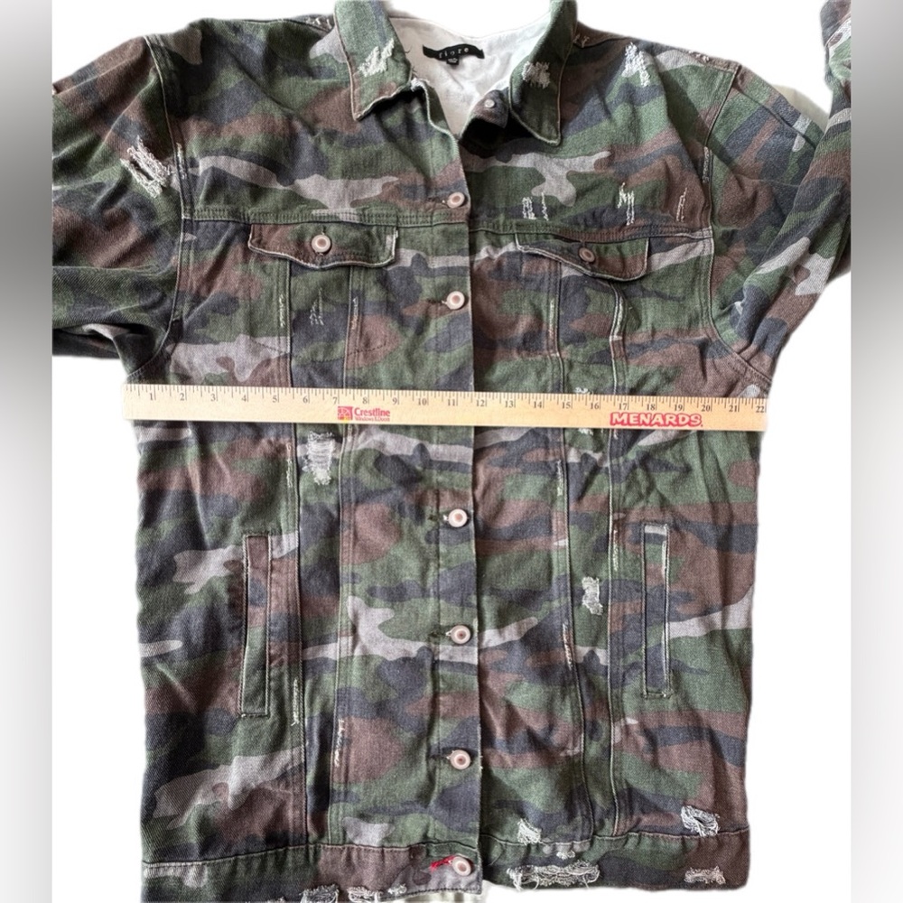 Fiore Women’s camouflage denim distressed jacket
M/L NWOT - Picture 7 of 12